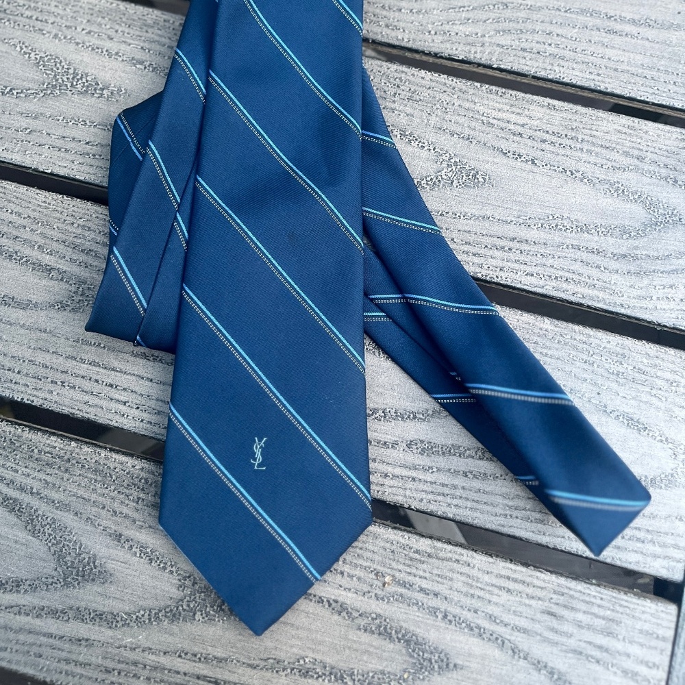 Vintage YSL Yves Saint Laurent Men’s Neck Tie Navy Blue Stripes Striped  32a